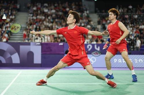 巴黎奥运会羽毛球男子双打小组赛A组：梁伟铿_王昶2-0谢定峰_苏伟译,2-0击败谢定峰/苏伟译”